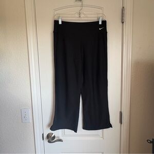 Nike Women’s 7/8 Length Wide Leg Black Leggings - Size S